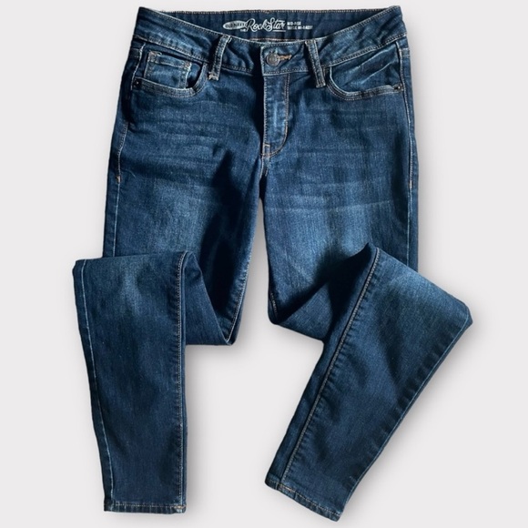 Old Navy Rockstar Mid Rise Jeans Size Regular 2
Distressed Whiskering Fading - Picture 7 of 7